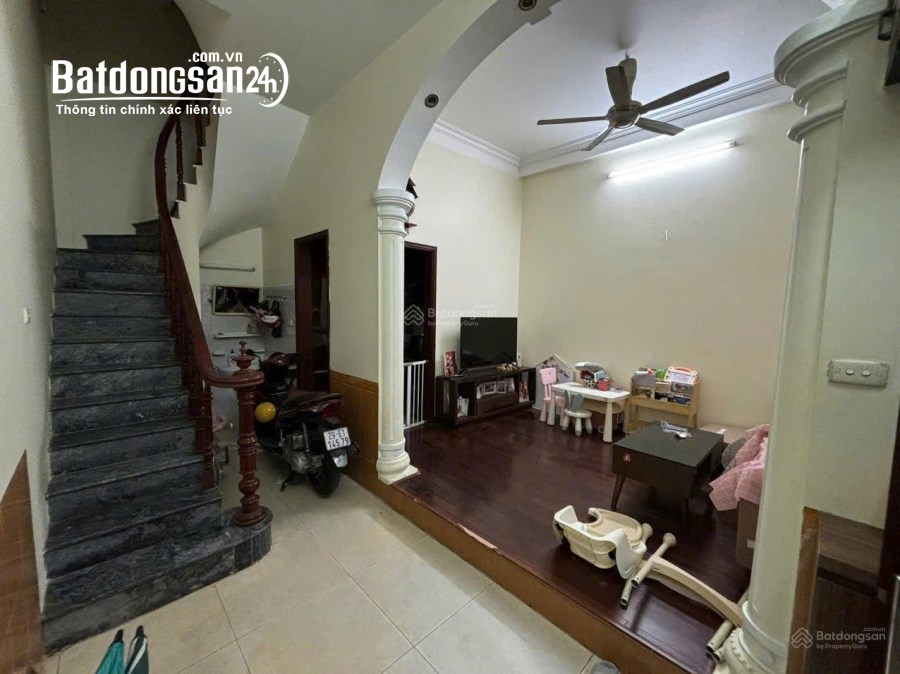 Cho thuê NHÀ  ĐẸP 165 Dương Quảng Hàm, Cầu Giấy 30m x 5T, 3PN4VS giá 15 triệu/th