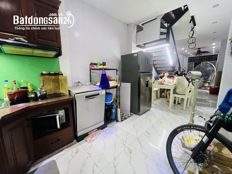 B.A.N NHÀ KHƯƠNG TRUNG 30M2 - 5 tầng - Mặt tiền rộng - giá 6.9 tỷ  
