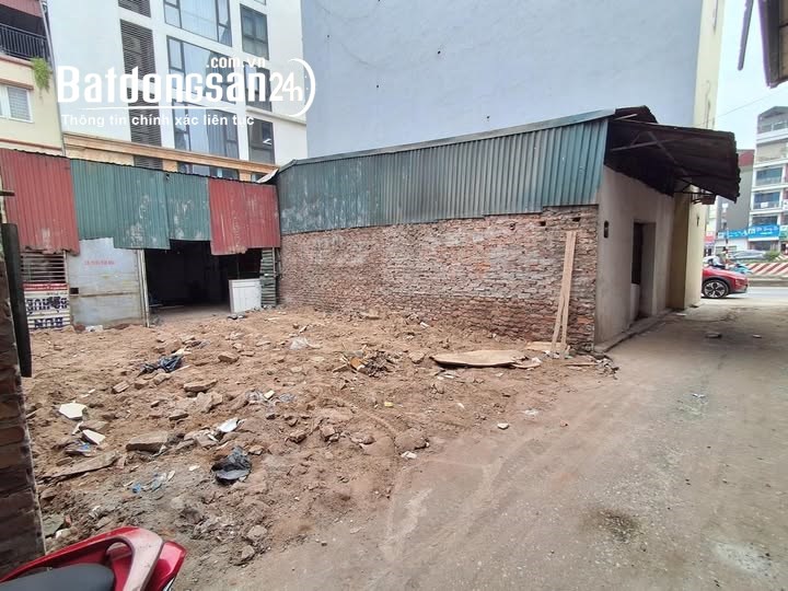 "Bán đất phố Trạm, Long Biên 51m, mt 5.8m. Giá: 10.7 tỷ