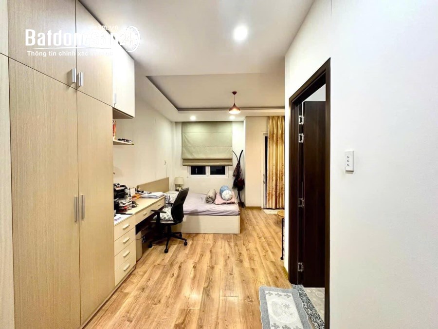 Bán nhà 4 tầng đẹp, 5 phòng ngủ, hẻm 6m, phường 4, Tân Bình, 5 phút tới sân bay, 