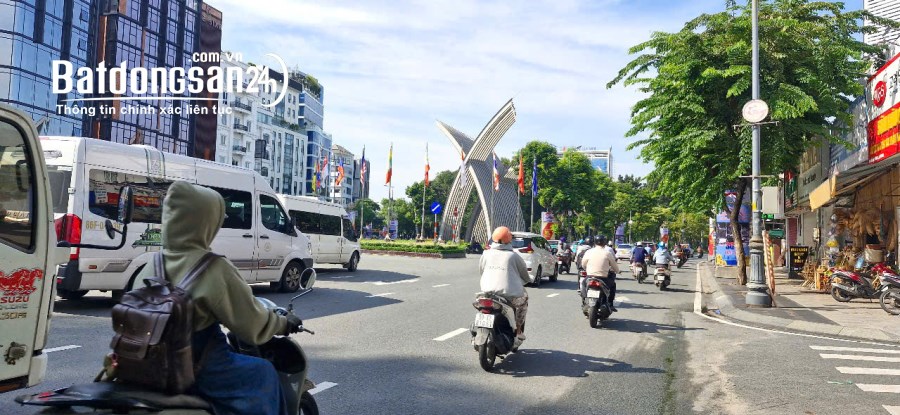 Bán nhà 4 tầng đẹp, 5 phòng ngủ, hẻm 6m, phường 4, Tân Bình, 5 phút tới sân bay, 