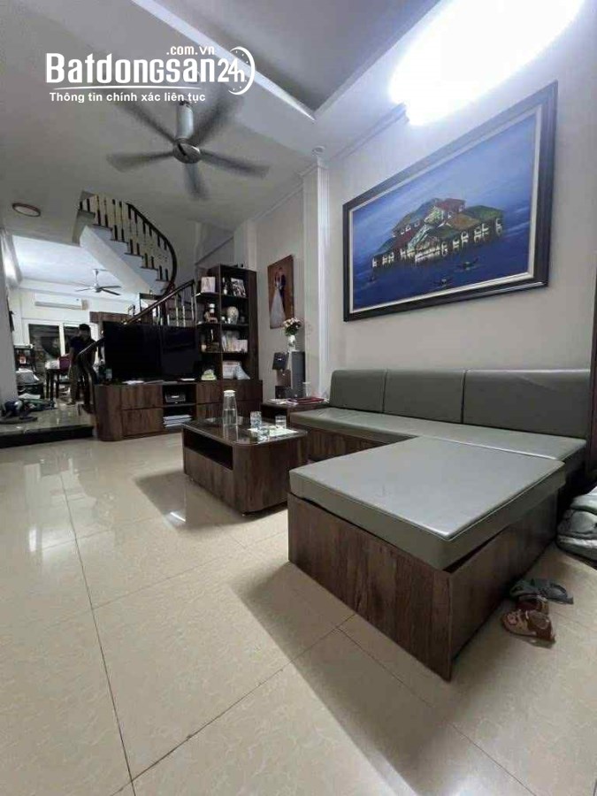 Bán nhà Lạc Long Quân, Phường Tây Hồ ,42m, 4 tầng dân xây chắc nịch, ô tô đỗ cửa – giá chỉ 12 tỷ