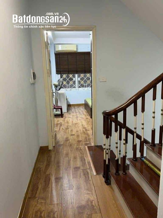 Bán nhà Lạc Long Quân, Phường Tây Hồ ,42m, 4 tầng dân xây chắc nịch, ô tô đỗ cửa – giá chỉ 12 tỷ