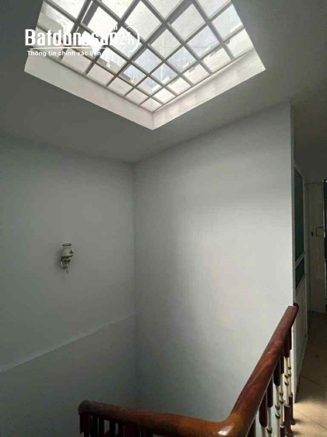 Bán nhà Lạc Long Quân, Phường Tây Hồ ,42m, 4 tầng dân xây chắc nịch, ô tô đỗ cửa – giá chỉ 12 tỷ