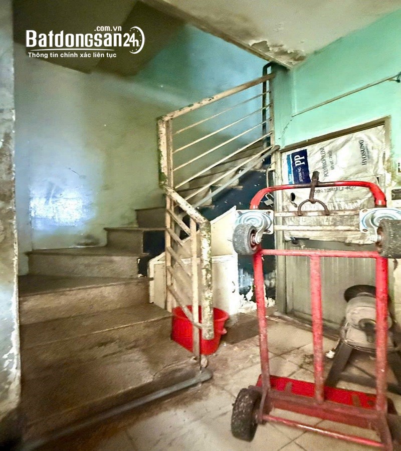 Bán nhà mặt tiền KD ngay chợ Cao Tháng, P17, Phú Nhuận, 25m2, 2 tầng.