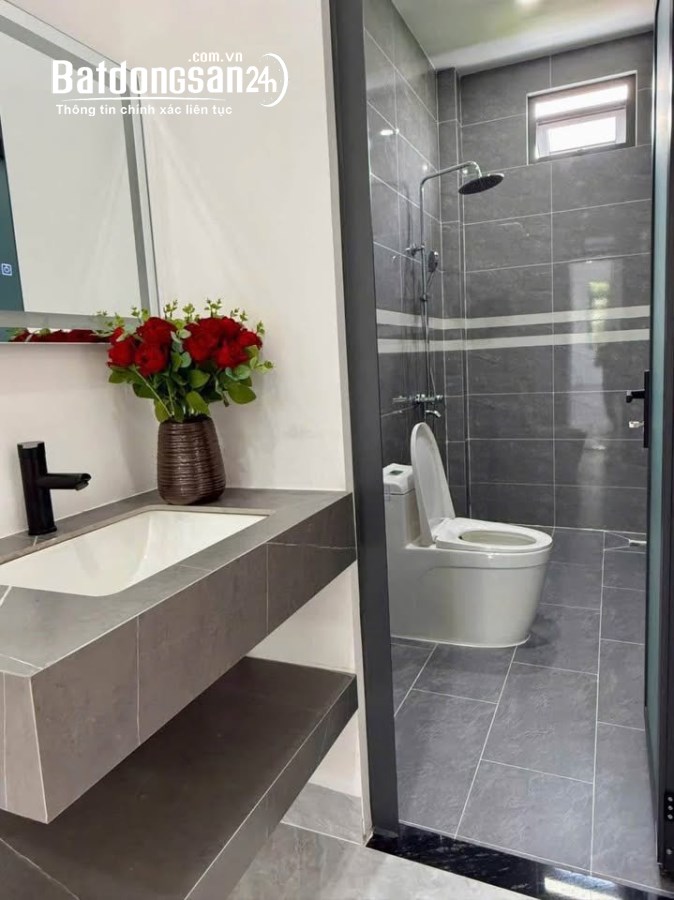 Hạ Giá Bán Gấp Nhà Mặt Tiền Mới Xây Ngay Trung Tâm Thủ Dầu Một 