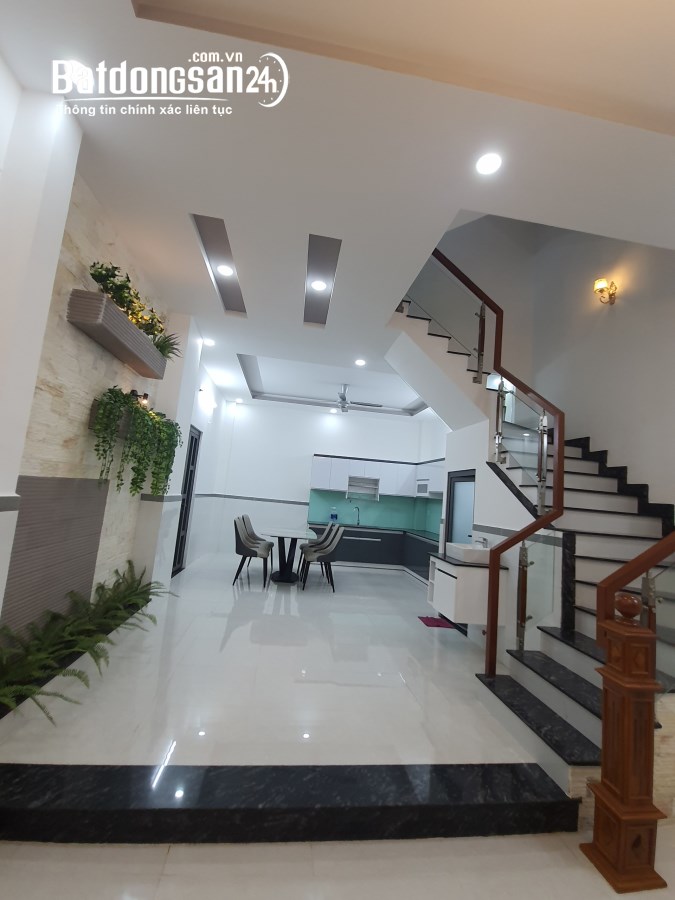 Bán nhà góc hai mặt tiền đường 11 Trường Thọ Thủ Đức TPHCM,LH 0909428959