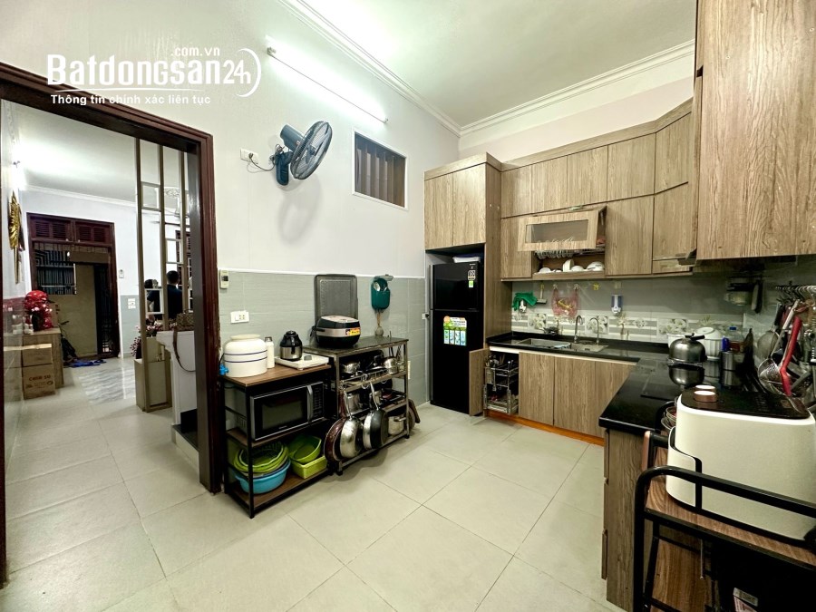 ngõ 10 láng hạ, Phường Láng (Q Đống Đa cũ) 57m2 3 tầng mặt tiền 4.5m giá 13.6 tỷ