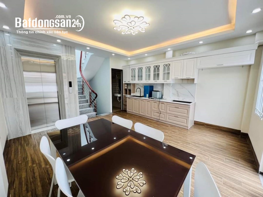 Bán nhà 6 tầng Xuân La, 20m ra oto, Gần phố, Thang máy, Nội thất xịn, 40m2 