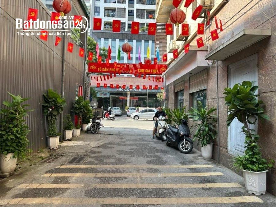 Bán nhà  Nguyễn Sơn-Q Long Biên - cách đường oto 5m- full nội thất 