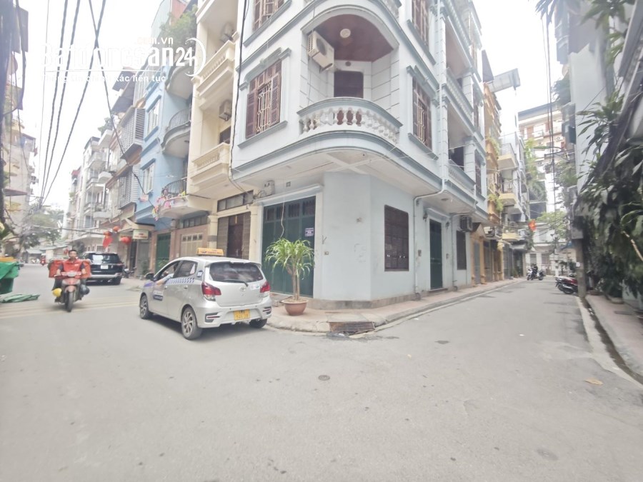 Bán nhà Trần Cung, Hoàng Quốc Việt, Phân lô, Oto vào nhà, Thang máy, Nội thất xịn,52m