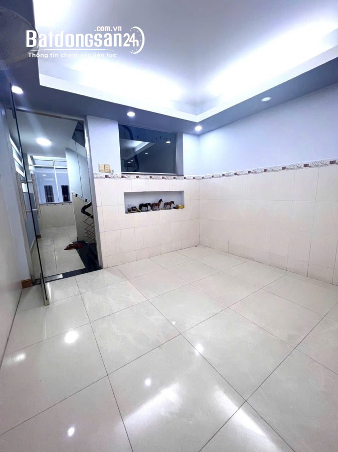 Cho Thuê Nguyên Căn Lạc Long Quân - 5PN  - HXH - 18 Triệu