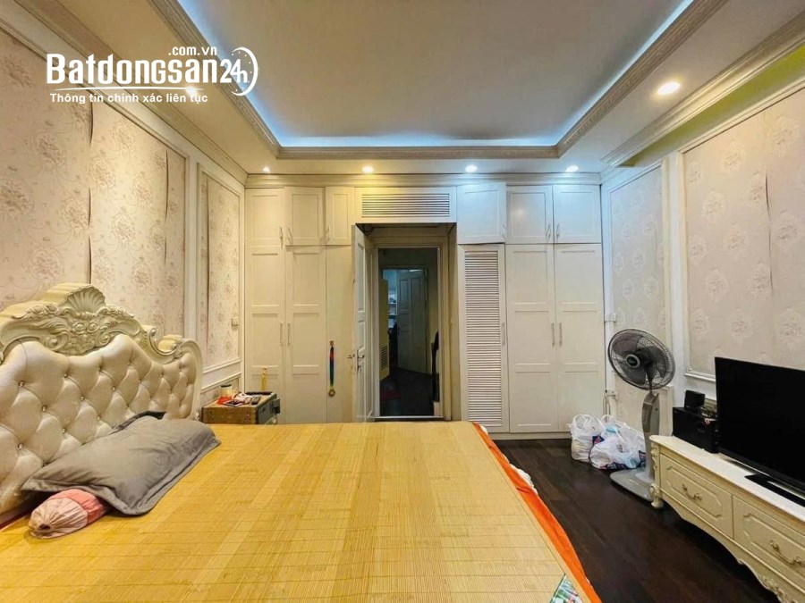Nhà Thái Hà 60m2 4 tầng giá 18.9 tỷ. Phố vip, hàng hiếm ô tô đỗ cổng 