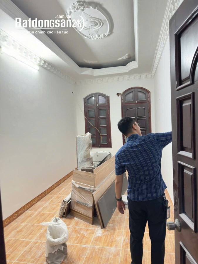 Cho thuê nhà phân lô - ô tô tránh Phan Văn Trường, Cầu Giấy 50m x 5T giá 25 triệu