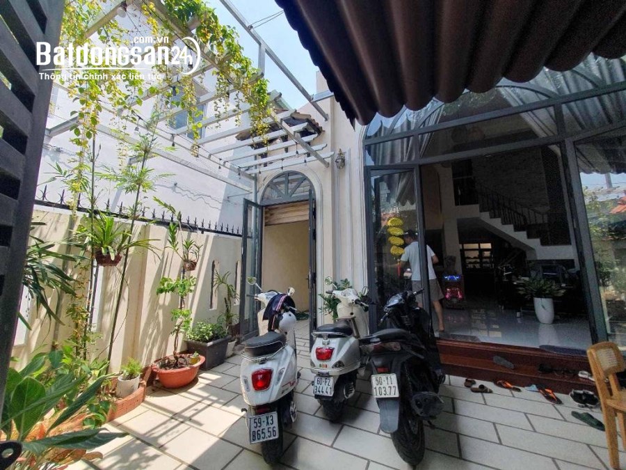 NHÀ BIỆT THỰ 2 TẦNG, 7x17m, TẠI QUẬN 2, HỒ CHÍ MINH, GIÁ HƠN 8 TỶ TL