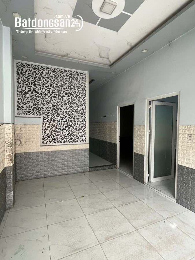 Bán nhà cấp 4 mặt tiền đường 12m KDC chợ đầu mối nông sản Thủ Đức