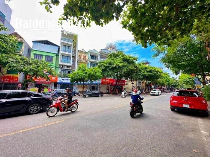 bán nhà mặt phố Ngọc Lâm, 60m, mặt tiền 5m, vỉa hè rộng, kinh doanh