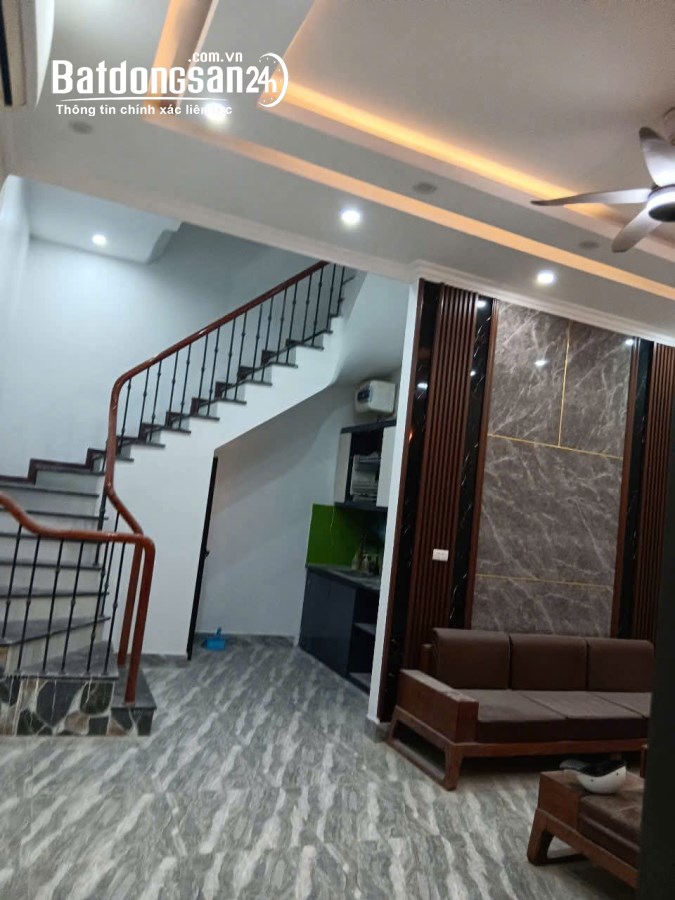 Cho thuê NHÀ ĐẸP - Ô TÔ QUA phố Tam Khương - Đống Đa 42M X 4T giá 18 triệu