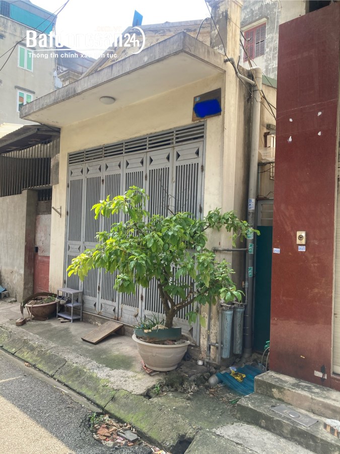 Bán nhà Cấp 4 Đường Tựu Liệt. DT 38m2. Giá bán 220tr/m2. Đang cho thuê 6tr/tháng.