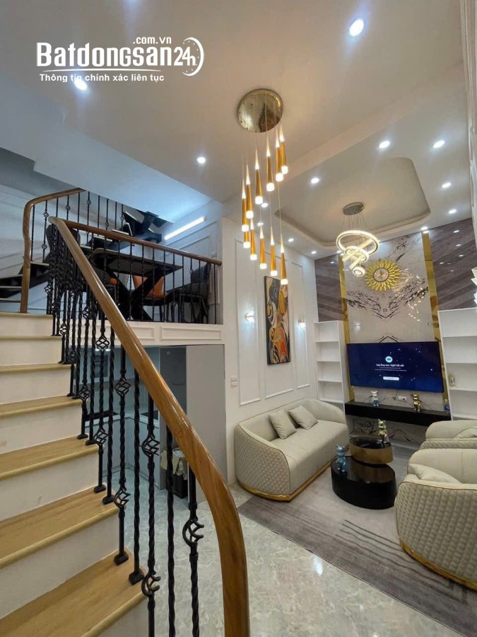 Cho thuê nhà riêng Đê La Thành - Đống Đa 40m x 4T, 4PN giá 15TR, NHÀ ĐẸP - Ở NGAY