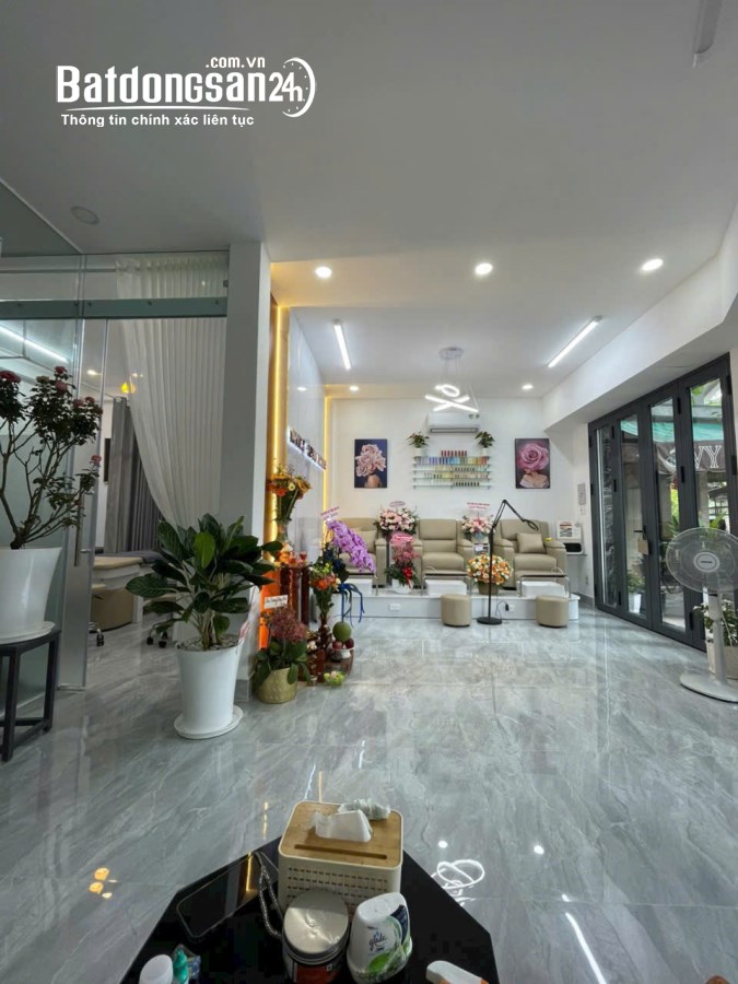 Sang tiệm Spa Đường Trần Xuân Soạn, Phường Tân Thuận (Quận 7 cũ), TP Hồ Chí Minh