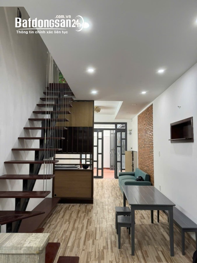 Bán nhà mới đẹp 2 tầng đường Huỳnh Văn Bánh 49m2 giá 8,9 tỷ.