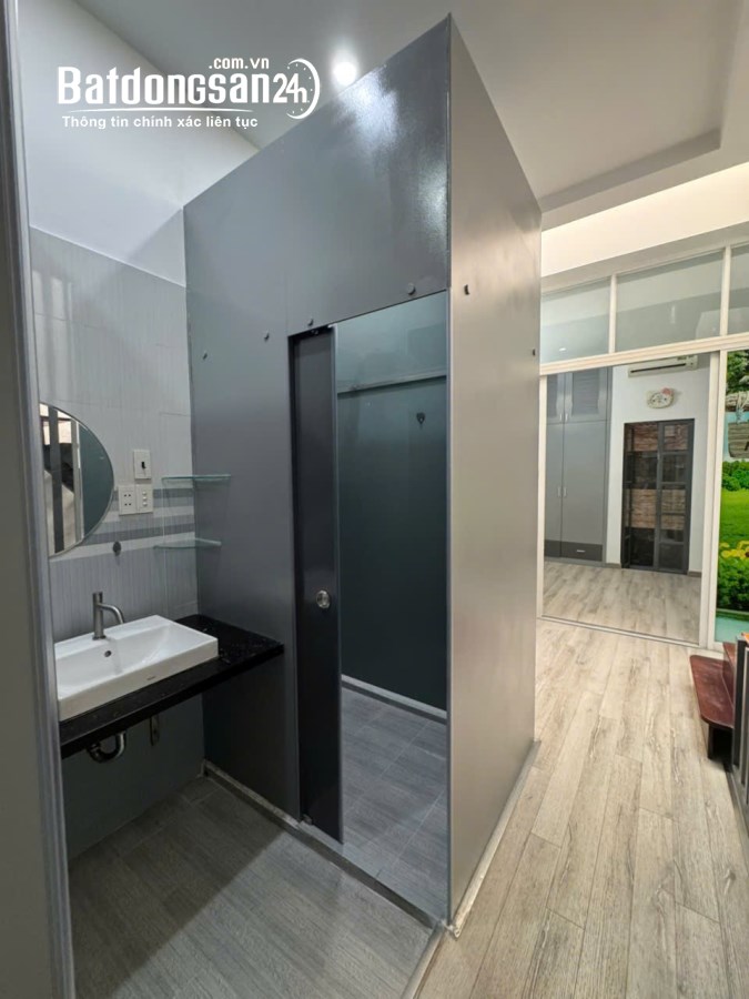 Bán nhà mới đẹp 2 tầng đường Huỳnh Văn Bánh 49m2 giá 8,9 tỷ.