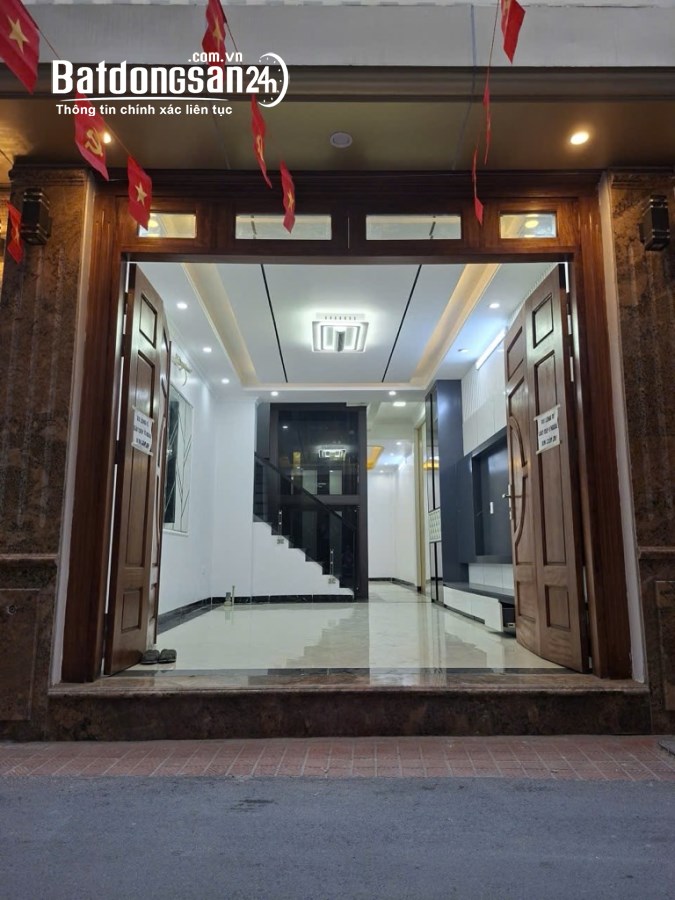 Nhà Đẹp Phố Âu Cơ. Phường Phú Thượng, 5 Tầng Thang máy - 56M2 - Chào giá 13.5 Tỷ