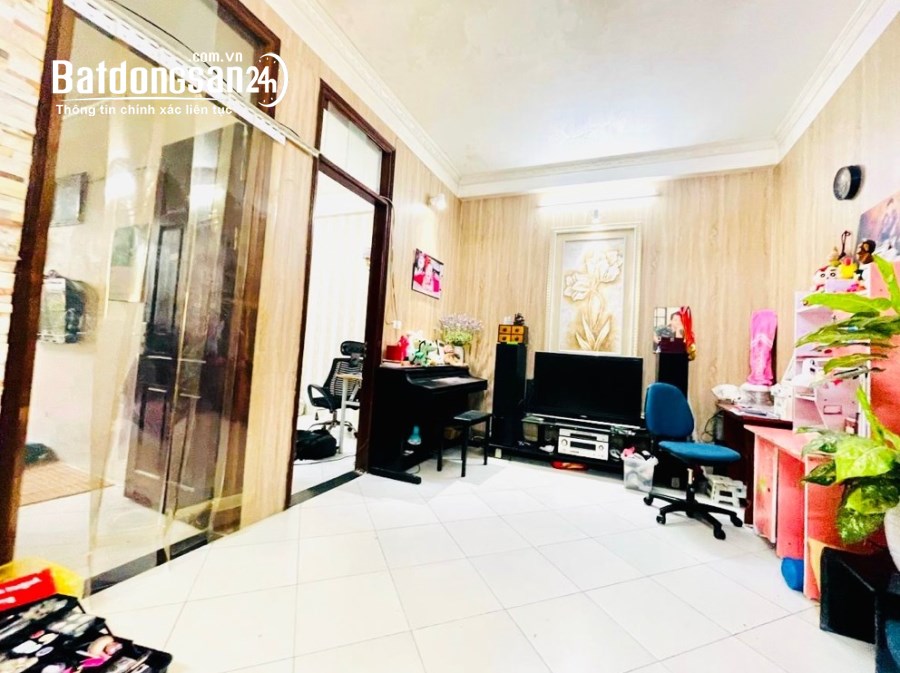 Bán nhà đẹp Khâm Thiên,Đống Đa 35m2–Oto đỗ cửa–Mặt tiền rộng Kinh Doanh–Hơn 9.3 tỷ