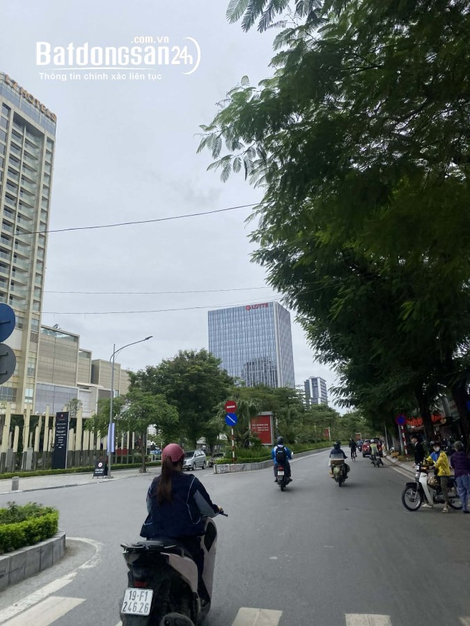 Đẹp nhất khu, hiếm có - Bán nhà Lotte Lạc Long Quân – 30m, 6 tầng, giá hơn 9 tỷ