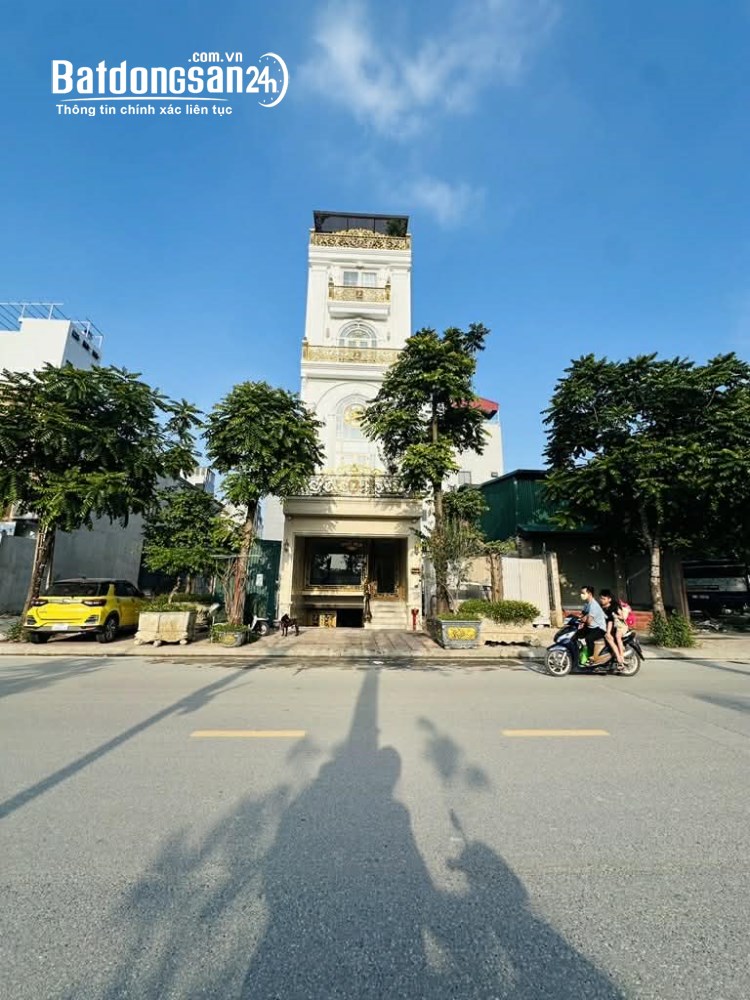 bán nhà mặt phố Cổ Linh, vỉa hè rộng, view vườn hoa, 2 xe container