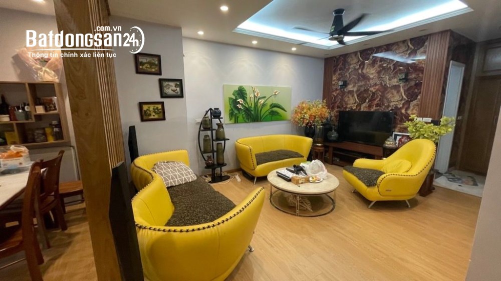 Quá Hiếm Hai Bà Trưng,32m2,5 Tầng,Lô góc,Ngõ Thông,Kinh doanh,Nhà Mới,7.4 tỷ