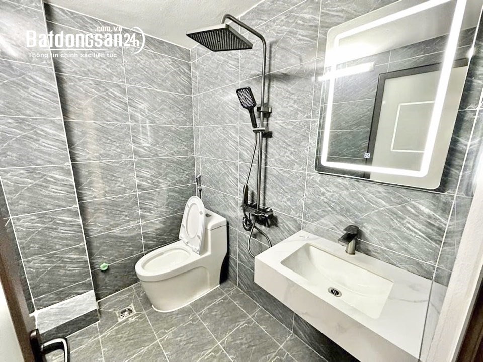 Bán nhà Văn Hội 40m – 5 tầng – đường thông bàn cờ – không gian sống sướng – hơn 8 