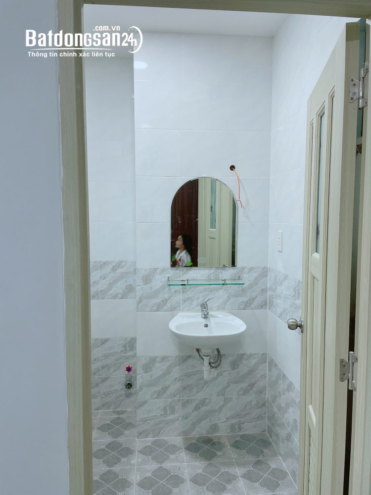 Chính chủ cho thuê phòng 30m2 ở KDC 13E Intresco đối diện ĐH Văn Hiến
