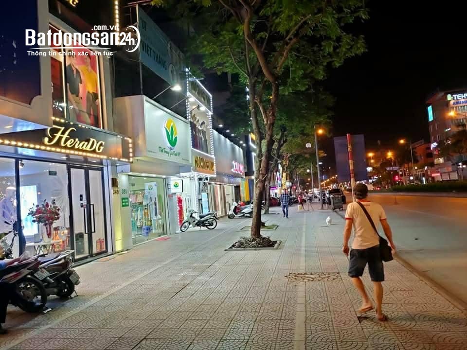 nhà mặt phố Nguyễn Văn Cừ, 440m, mặt tiền 18m, nở hậu, vỉa hè đá bóng