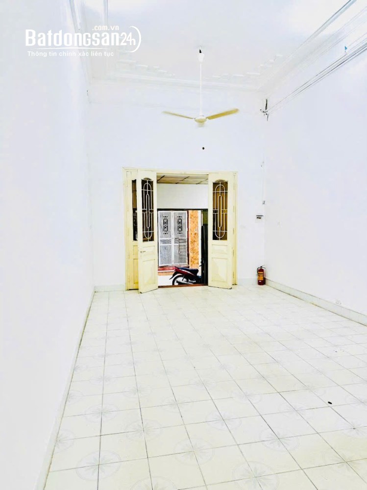 Cho thuê nhà riêng ngõ 141 Nguyễn Khang, Cầu Giấy 80m x 3T giá 14tr, Ô TÔ ĐỖ CỬA