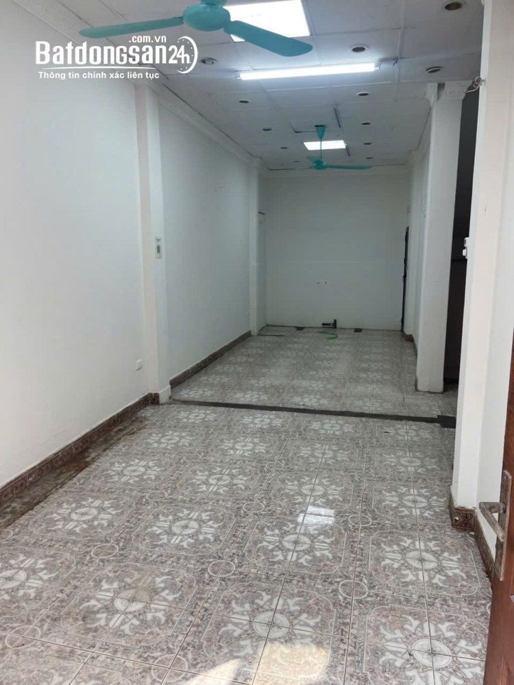 Cho thuê nhà MP Nguyễn Chí Thanh, Đống Đa 45m x 4T giá 28tr, VỈA HÈ TO, KD ĐA DẠNG