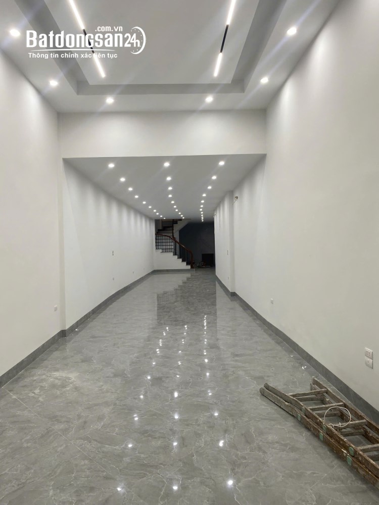 Cho thuê nhà MP Bạch Mai, Hai Bà Trưng VỈA HÈ RỘNG - KD SỐ 1 115m x 3T giá 65 triệu