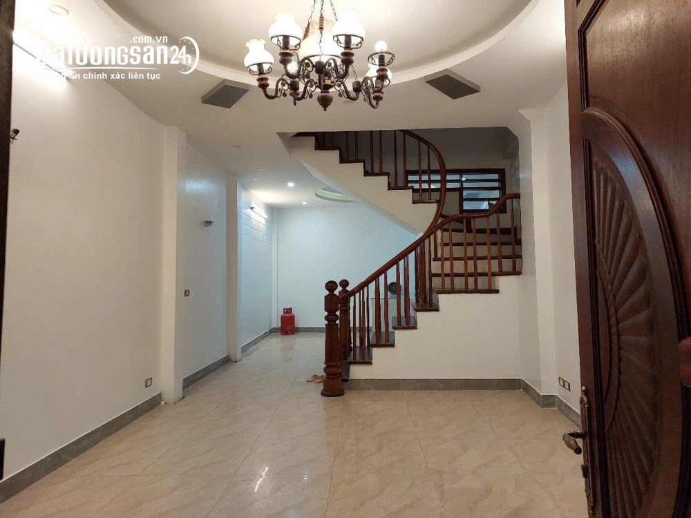 Cho thuê nhà riêng  45M x 5t, 6PN4WC ô tô đỗ cửa - Hoa Bằng, Cầu Giấy giá 22.5 triệu