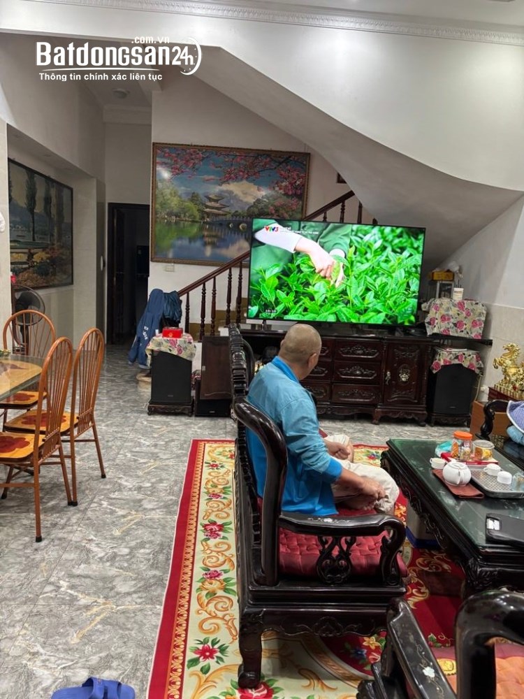 Bán nhà Liên Mạc 100m 3 tầng 10 tỷ ô tô tránh, dừng đỗ, vào nhà, kinh doanh tốt