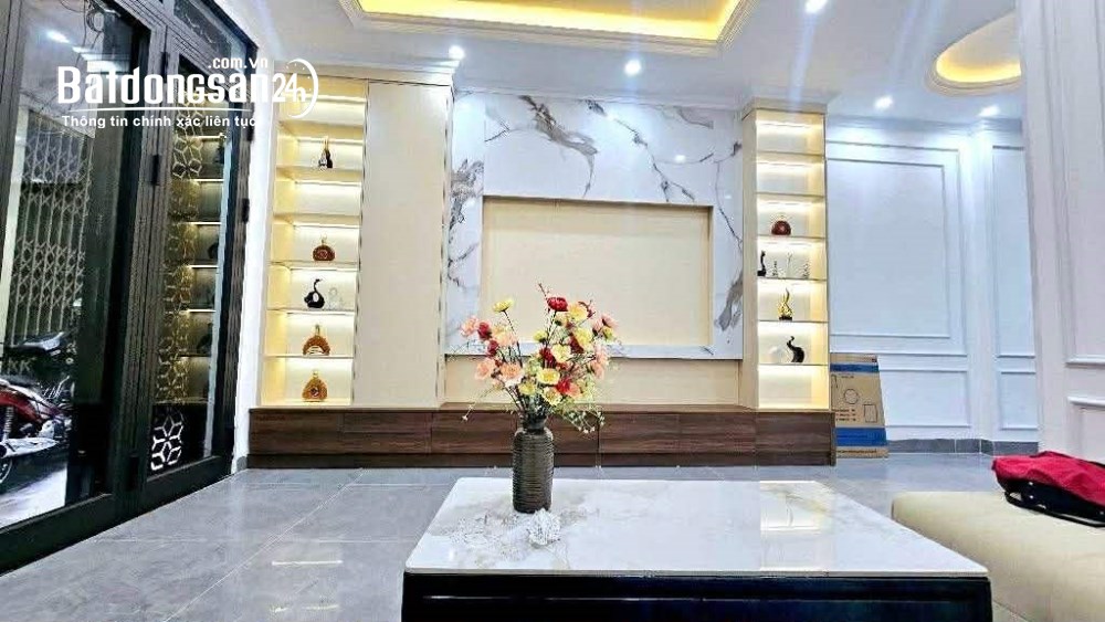Bán nhà Xuân La 40m – 6 tầng thang máy – ô tô đỗ cửa – kinh doanh mạnh – 9.9 tỷ 