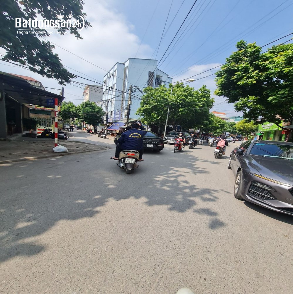 70m2 Đa Tốn mặt chợ kinh doanh sầm uất, đường 10m giá 80xxtr.  Lh 0989894845 Tôi có l