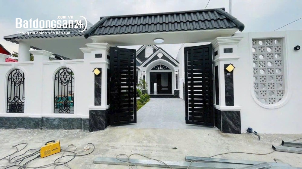 Bán nhà mặt tiền Đường Nguyễn Trung Trực, Xã Bến Lức (Huyện Bến Lức cũ), Tây Ninh