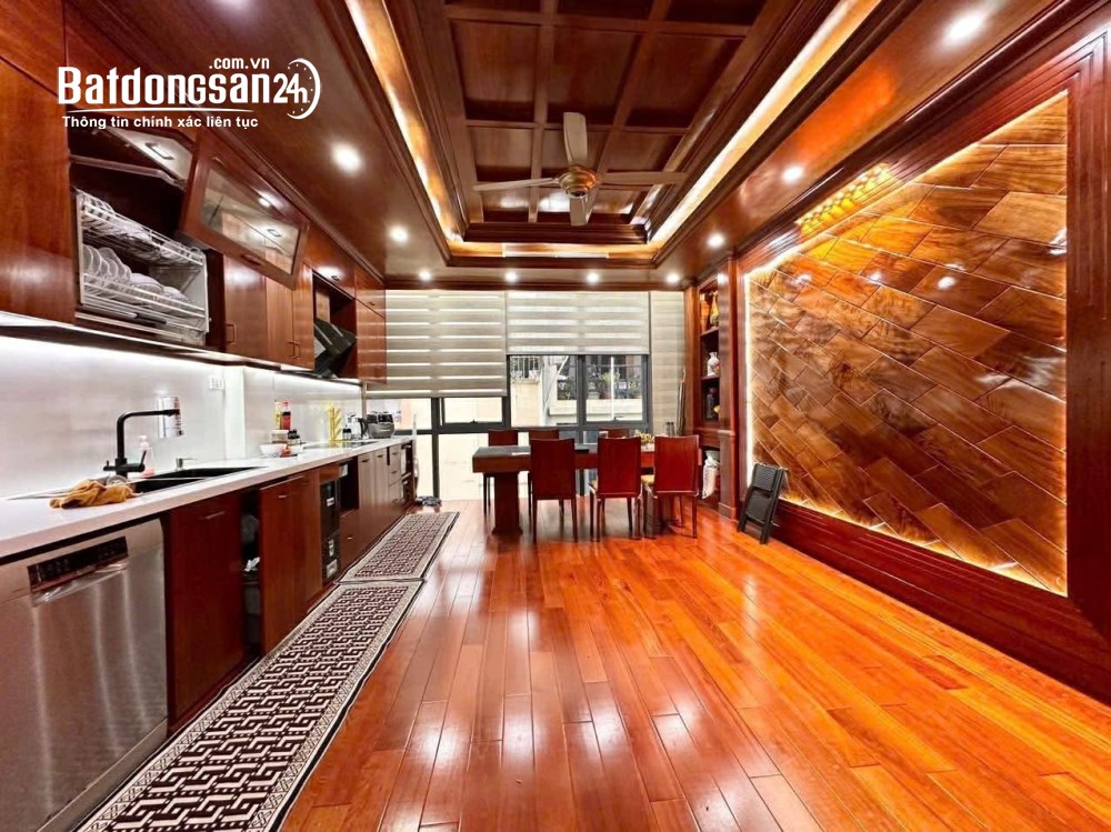 BÁN NHÀ 60m² TRUNG KÍNH CẦU GIẤY - PHÂN LÔ VỈA HÈ - MẶT TIỀN 5m - Ở ĐẸP KẾT HỢP KINH 