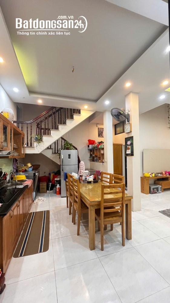 Cho thuê nhà riêng Ngõ 46 Hào Nam, Ô Chợ Dừa, Đống Đa 60m x 4T giá 17.5 triệu