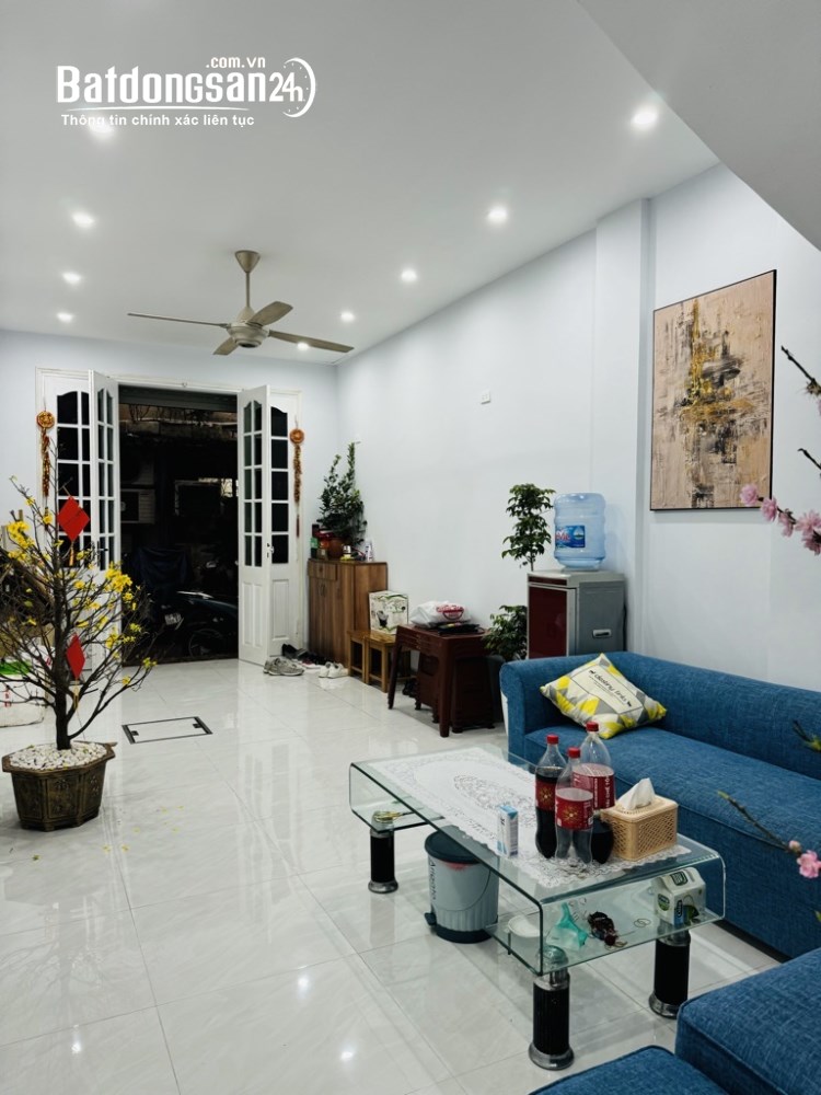 Nhà ban công siêu rộng ngõ Thống Nhất,Đại La- 40m2-Thoáng Đãng-Kinh Doanh