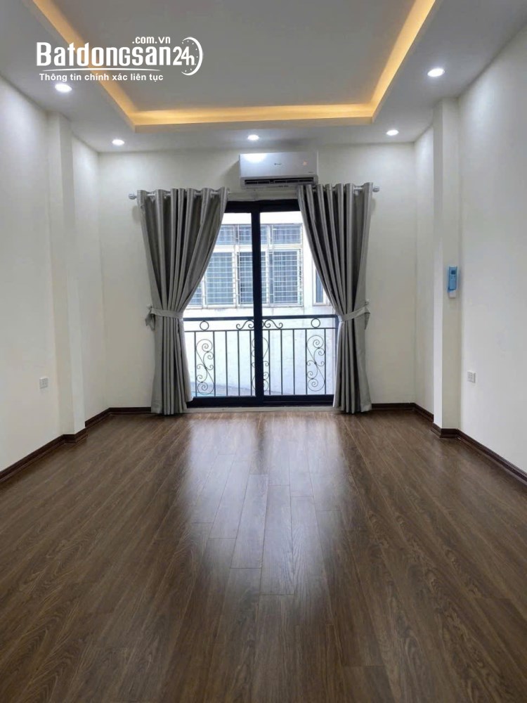 Cho thuê nhà riêng MỚI ĐẸP ngõ 612 Đê La Thành, Đống Đa 40m x 5T giá 15 triệu