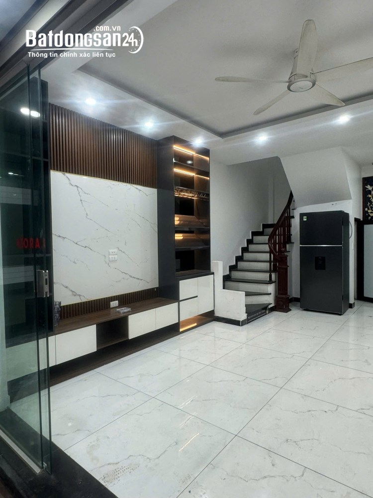 Cho thuê nhà riêng ngõ 32 Đồng Me, Mễ Trì Thượng, Nam Từ Liêm 45m x 5T giá 16TR