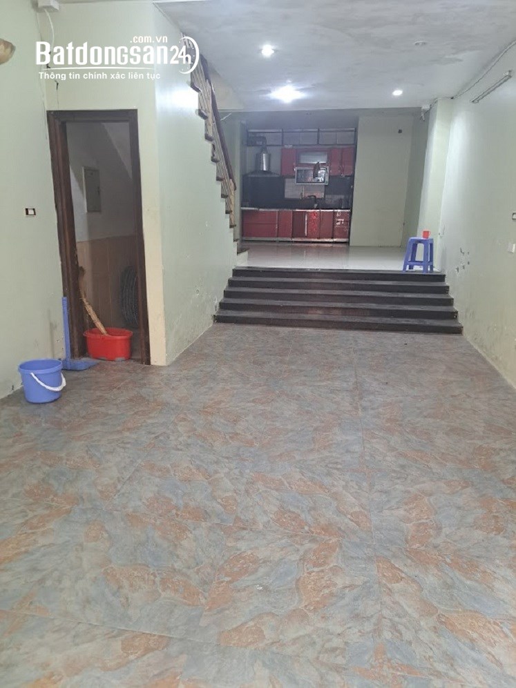 Cho thuê căn nhà ngõ 3 Phố Phạm Tuấn Tài - Diện tích 60m2 x 5 tầng, đường rộng 8m