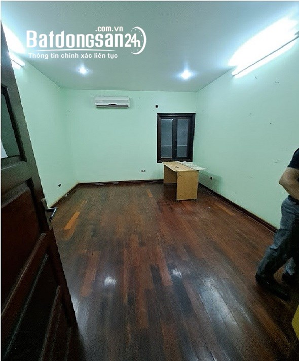 Cho thuê căn nhà ngõ 3 Phố Phạm Tuấn Tài - Diện tích 60m2 x 5 tầng, đường rộng 8m